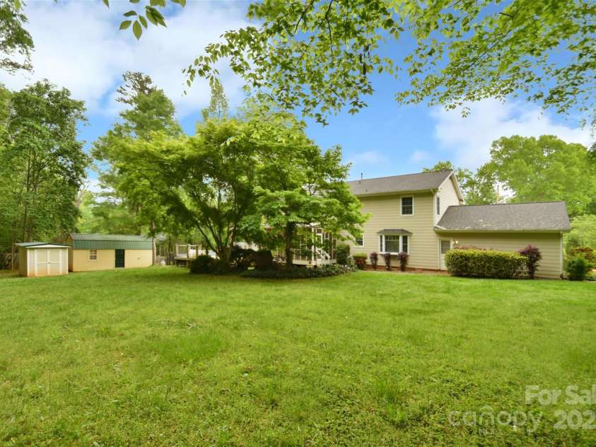 202 Brookmeade Drive, Statesville, NC 28625.  MLS# CAR4250680, YatesRealty ID 15473. 