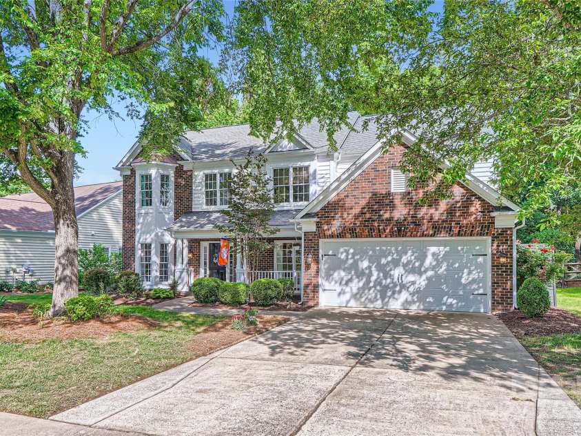 7600 Ridgefield Drive, Charlotte, NC 28269.  MLS# CAR4255241, YatesRealty ID 15475. 