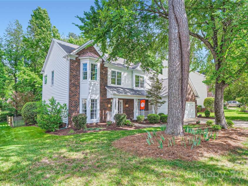 7600 Ridgefield Drive, Charlotte, NC 28269.  MLS# CAR4255241, YatesRealty ID 15475. 