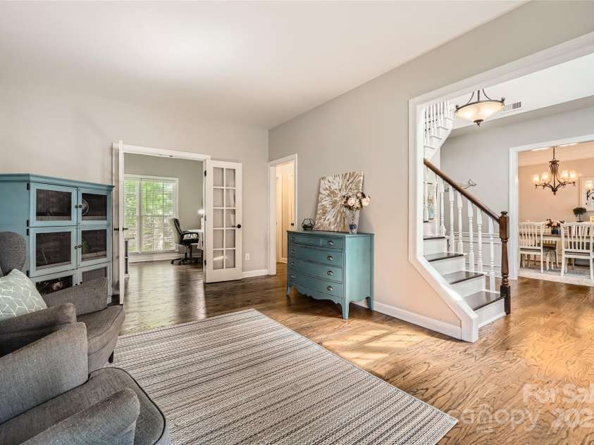 7600 Ridgefield Drive, Charlotte, NC 28269.  MLS# CAR4255241, YatesRealty ID 15475. 