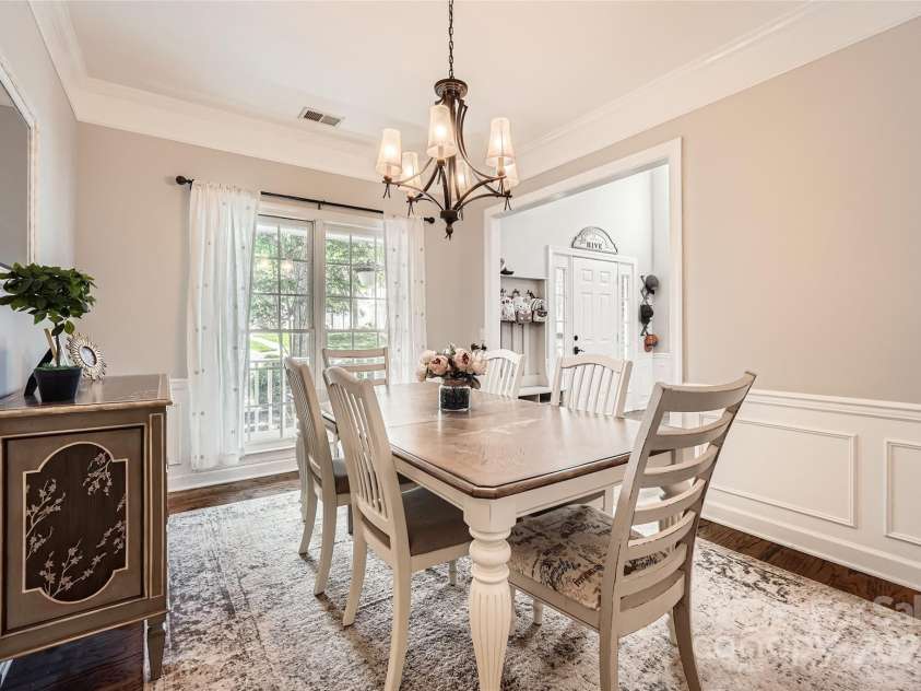 7600 Ridgefield Drive, Charlotte, NC 28269.  MLS# CAR4255241, YatesRealty ID 15475. 