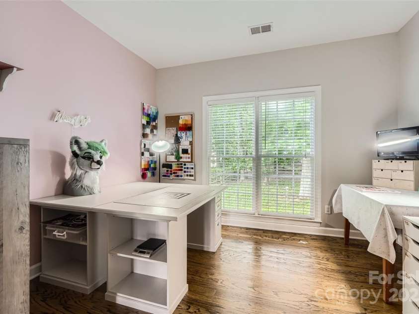 7600 Ridgefield Drive, Charlotte, NC 28269.  MLS# CAR4255241, YatesRealty ID 15475. 