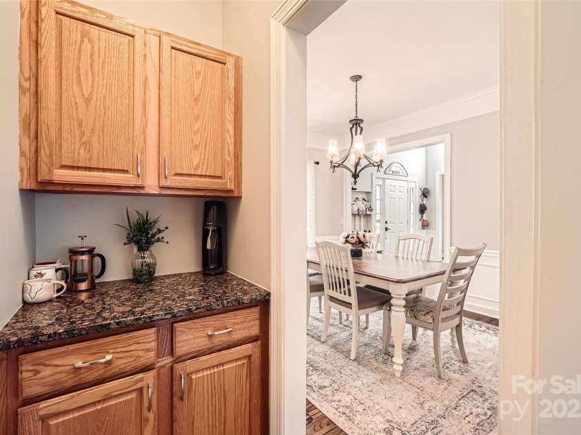 7600 Ridgefield Drive, Charlotte, NC 28269.  MLS# CAR4255241, YatesRealty ID 15475. 