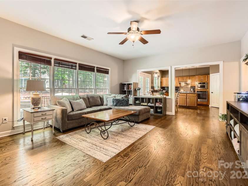 7600 Ridgefield Drive, Charlotte, NC 28269.  MLS# CAR4255241, YatesRealty ID 15475. 