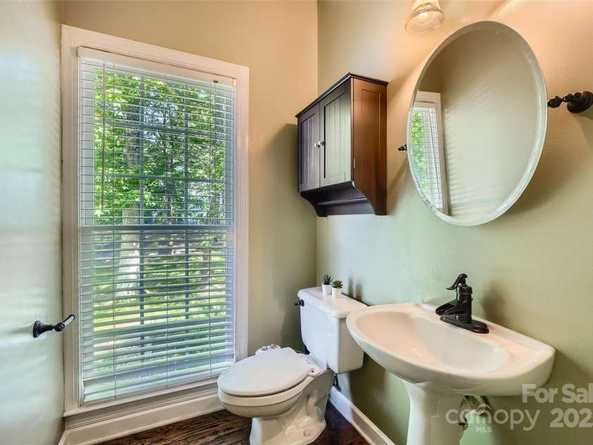 7600 Ridgefield Drive, Charlotte, NC 28269.  MLS# CAR4255241, YatesRealty ID 15475. 