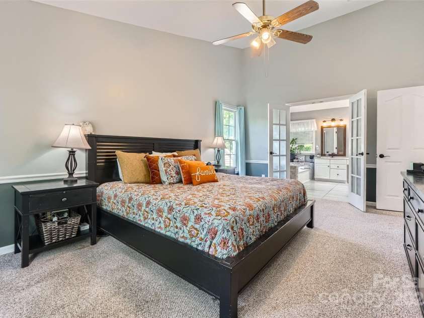 7600 Ridgefield Drive, Charlotte, NC 28269.  MLS# CAR4255241, YatesRealty ID 15475. 