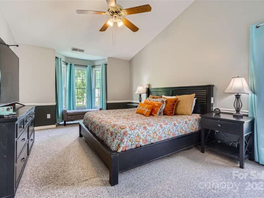 7600 Ridgefield Drive, Charlotte, NC 28269.  MLS# CAR4255241, YatesRealty ID 15475. 