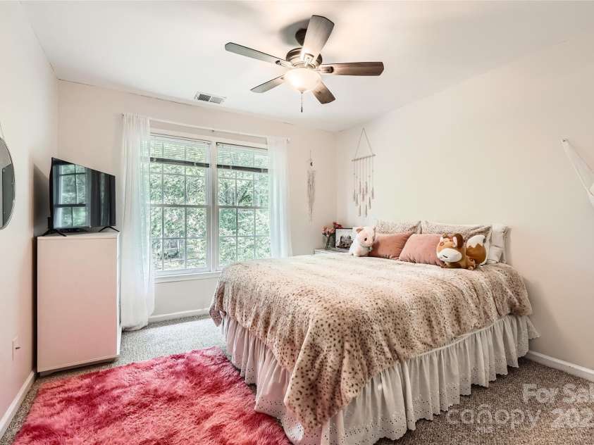 7600 Ridgefield Drive, Charlotte, NC 28269.  MLS# CAR4255241, YatesRealty ID 15475. 