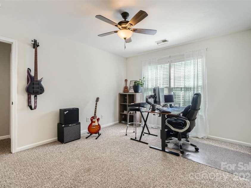 7600 Ridgefield Drive, Charlotte, NC 28269.  MLS# CAR4255241, YatesRealty ID 15475. 