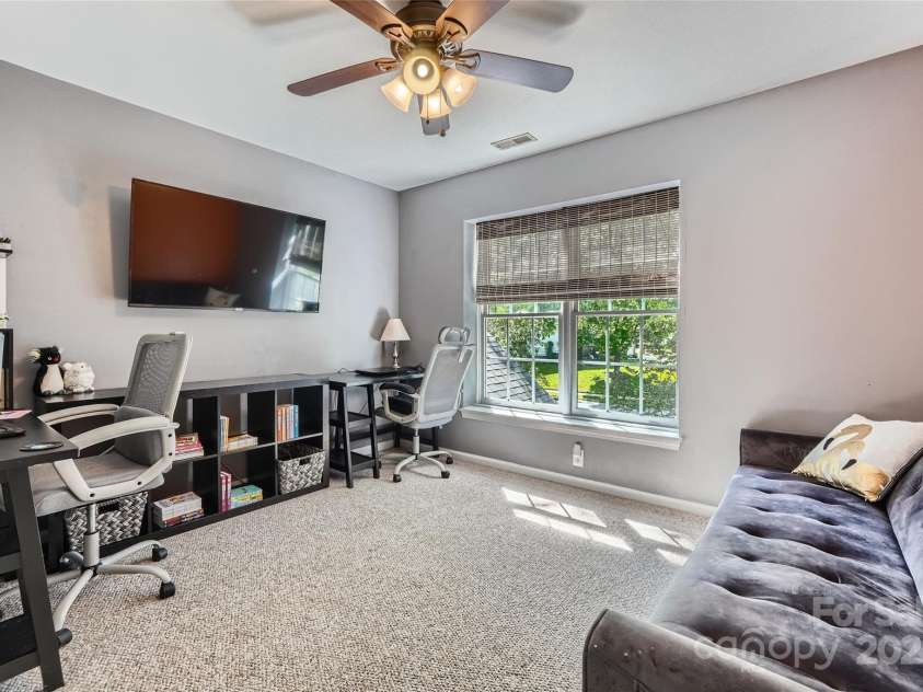 7600 Ridgefield Drive, Charlotte, NC 28269.  MLS# CAR4255241, YatesRealty ID 15475. 