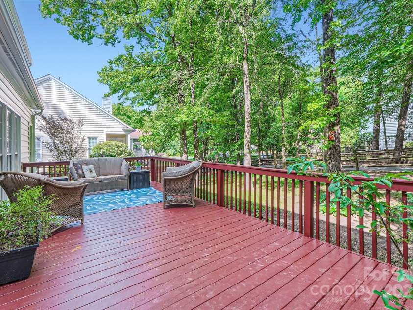 7600 Ridgefield Drive, Charlotte, NC 28269.  MLS# CAR4255241, YatesRealty ID 15475. 