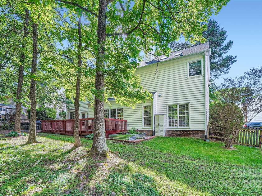 7600 Ridgefield Drive, Charlotte, NC 28269.  MLS# CAR4255241, YatesRealty ID 15475. 