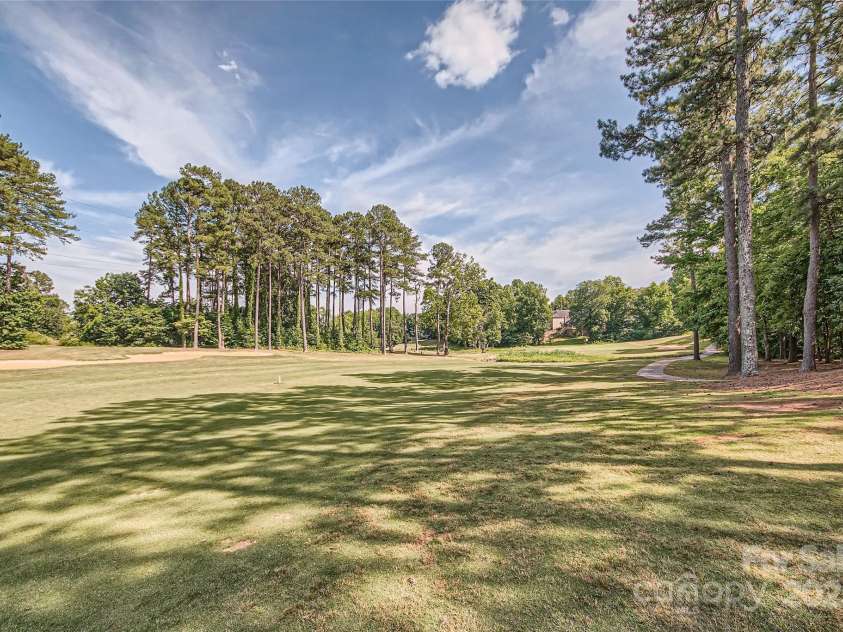 7600 Ridgefield Drive, Charlotte, NC 28269.  MLS# CAR4255241, YatesRealty ID 15475. 
