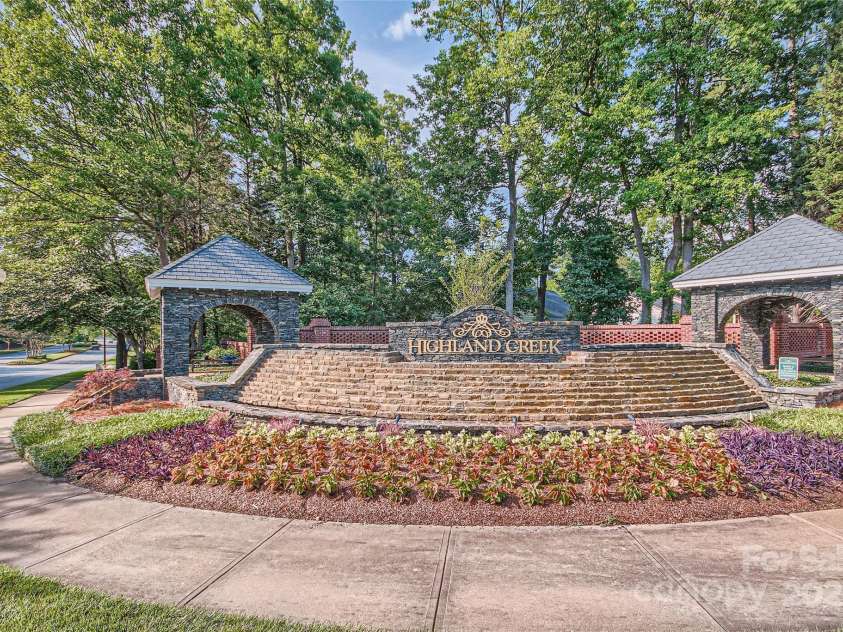 7600 Ridgefield Drive, Charlotte, NC 28269.  MLS# CAR4255241, YatesRealty ID 15475. 