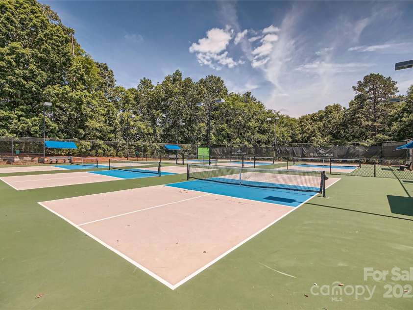 7600 Ridgefield Drive, Charlotte, NC 28269.  MLS# CAR4255241, YatesRealty ID 15475. 