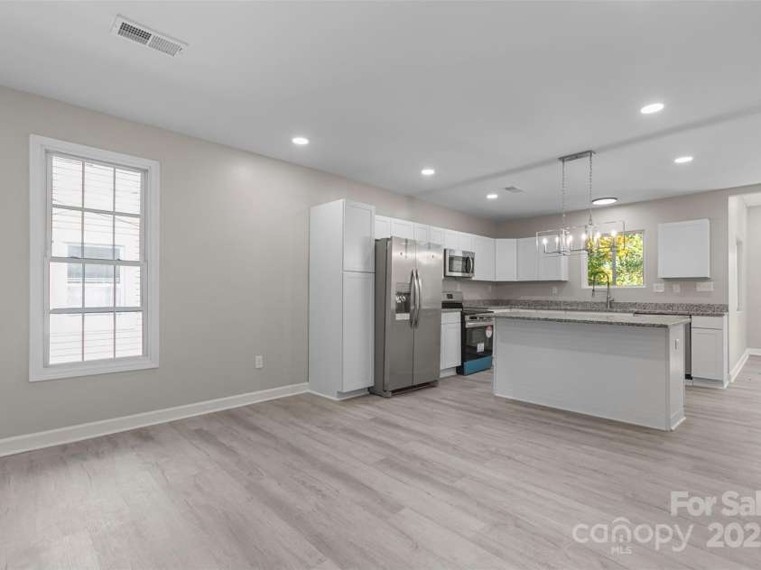 621 Mulberry Street, Winston Salem, NC 27101.  MLS# CAR4277093, YatesRealty ID 15477. 