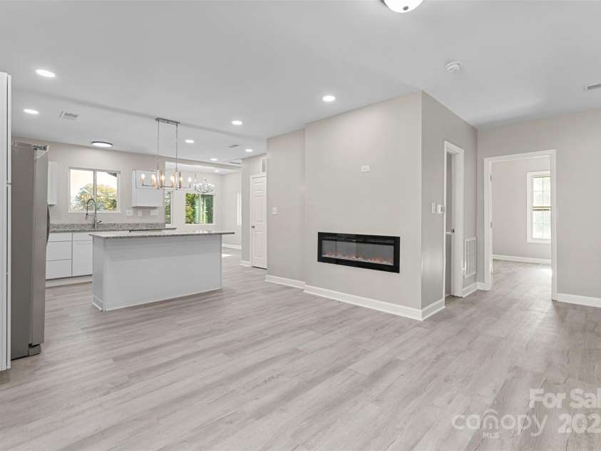 621 Mulberry Street, Winston Salem, NC 27101.  MLS# CAR4277093, YatesRealty ID 15477. 