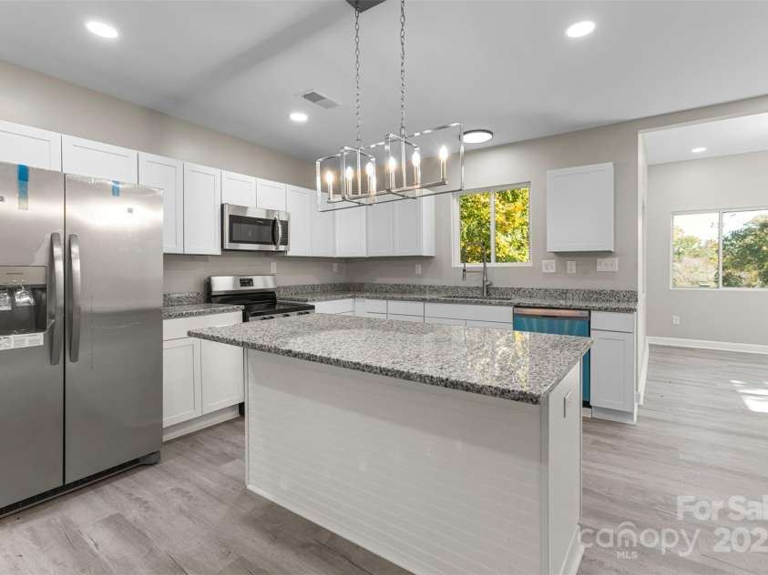 621 Mulberry Street, Winston Salem, NC 27101.  MLS# CAR4277093, YatesRealty ID 15477. 