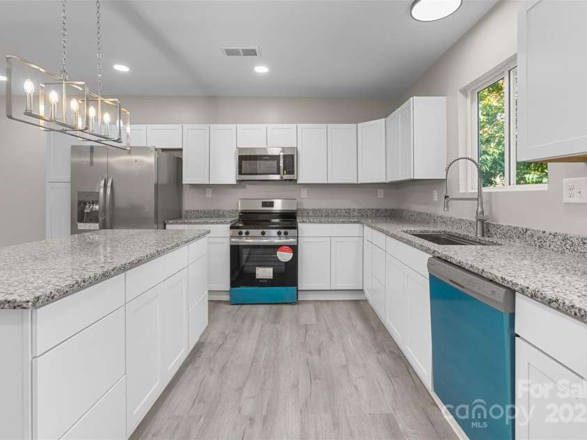 621 Mulberry Street, Winston Salem, NC 27101.  MLS# CAR4277093, YatesRealty ID 15477. 