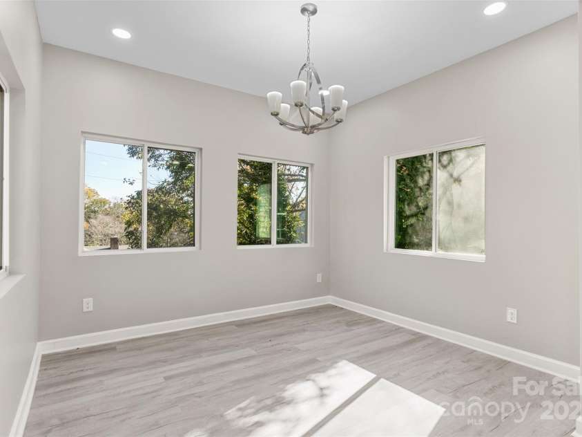 621 Mulberry Street, Winston Salem, NC 27101.  MLS# CAR4277093, YatesRealty ID 15477. 