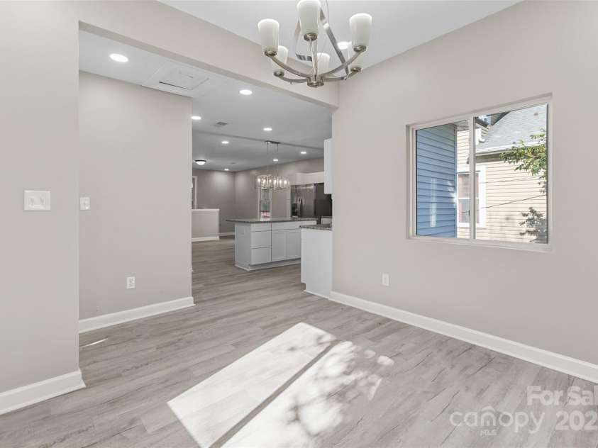 621 Mulberry Street, Winston Salem, NC 27101.  MLS# CAR4277093, YatesRealty ID 15477. 