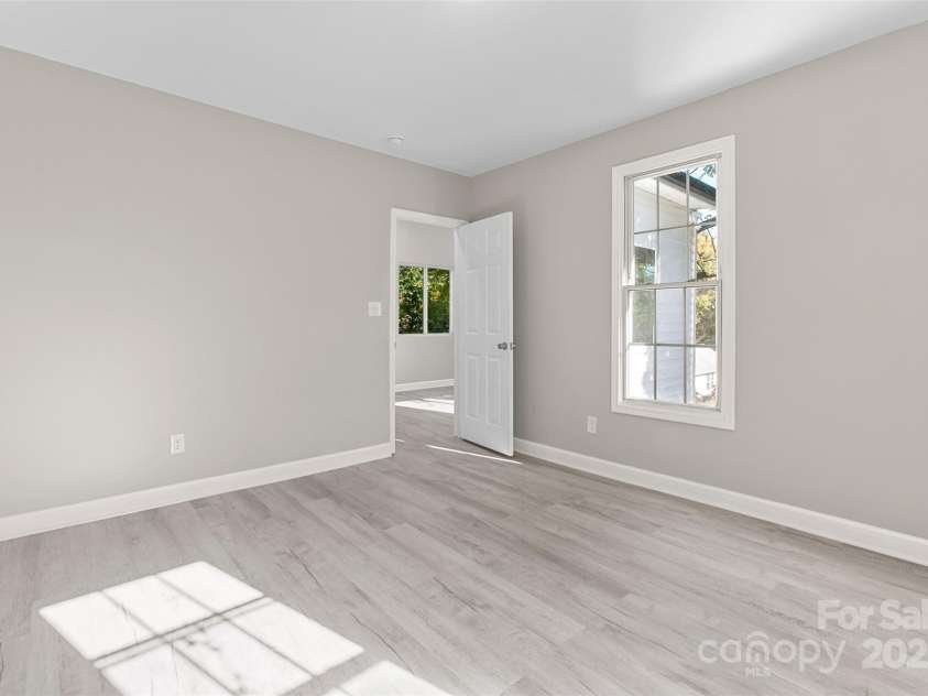 621 Mulberry Street, Winston Salem, NC 27101.  MLS# CAR4277093, YatesRealty ID 15477. 