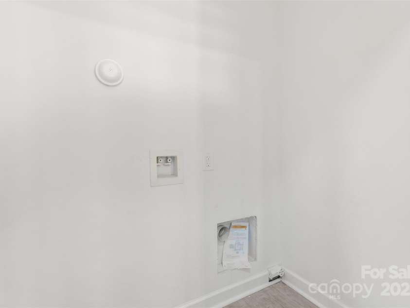 621 Mulberry Street, Winston Salem, NC 27101.  MLS# CAR4277093, YatesRealty ID 15477. 