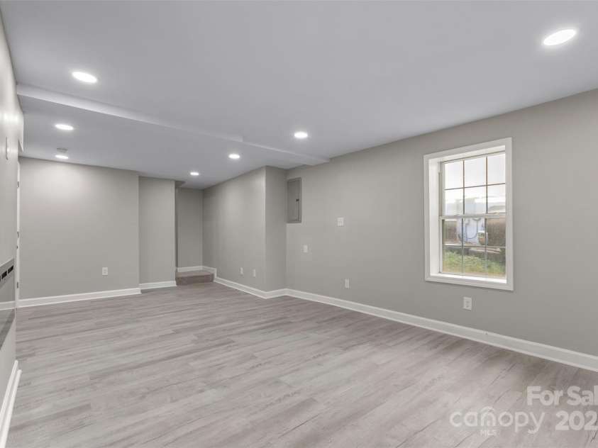 621 Mulberry Street, Winston Salem, NC 27101.  MLS# CAR4277093, YatesRealty ID 15477. 