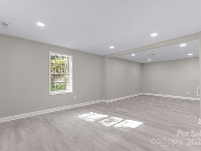 621 Mulberry Street, Winston Salem, NC 27101.  MLS# CAR4277093, YatesRealty ID 15477. 