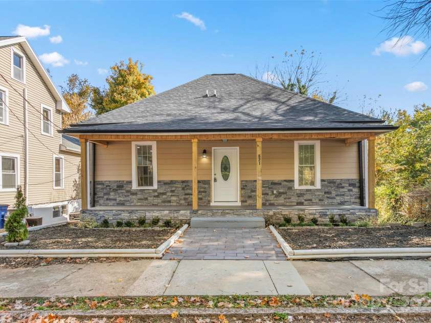 621 Mulberry Street, Winston Salem, NC 27101.  MLS# CAR4277093, YatesRealty ID 15477. 