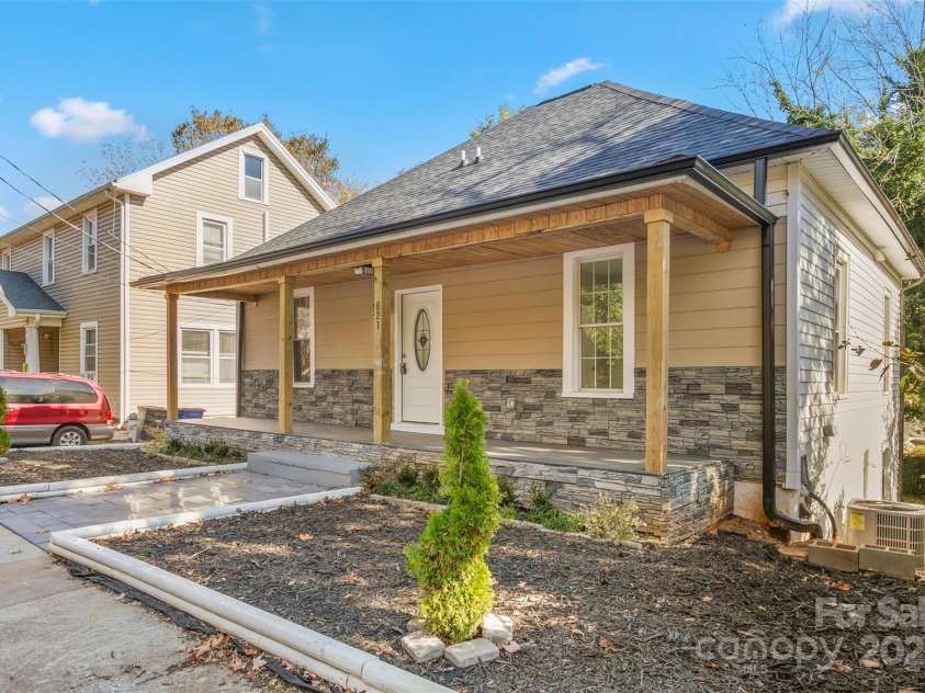 621 Mulberry Street, Winston Salem, NC 27101.  MLS# CAR4277093, YatesRealty ID 15477. 