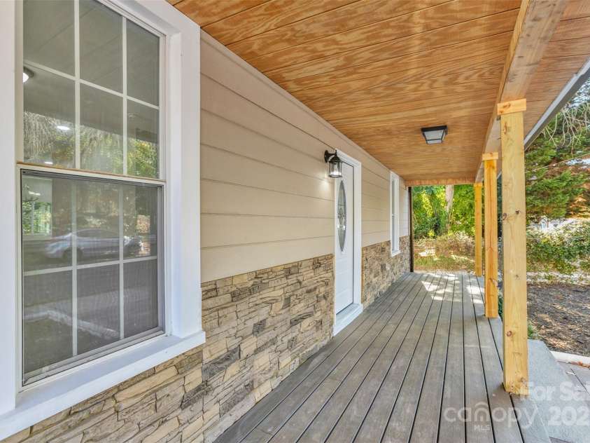 621 Mulberry Street, Winston Salem, NC 27101.  MLS# CAR4277093, YatesRealty ID 15477. 