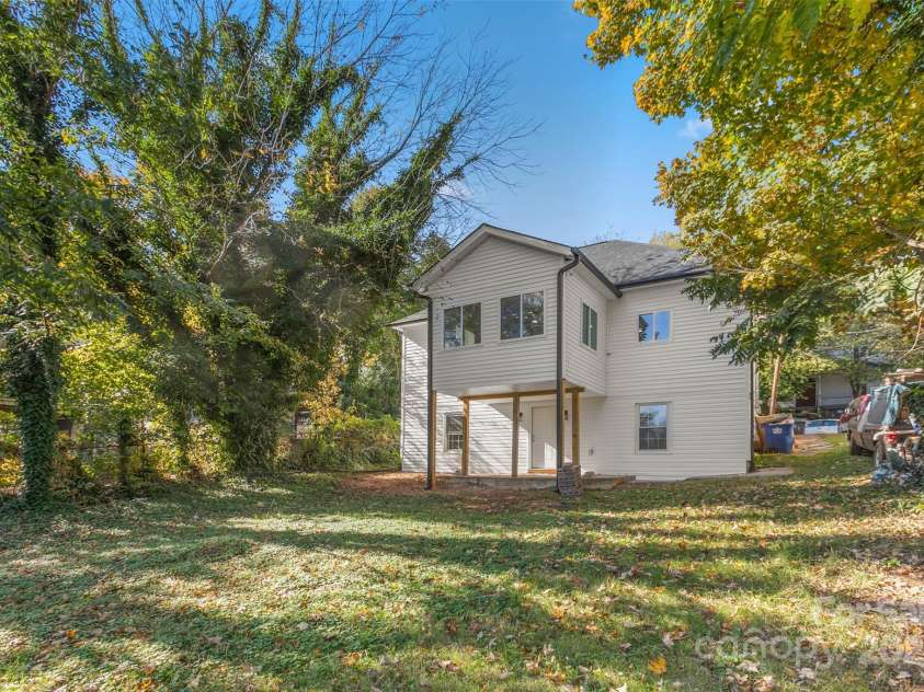 621 Mulberry Street, Winston Salem, NC 27101.  MLS# CAR4277093, YatesRealty ID 15477. 