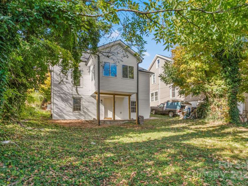 621 Mulberry Street, Winston Salem, NC 27101.  MLS# CAR4277093, YatesRealty ID 15477. 