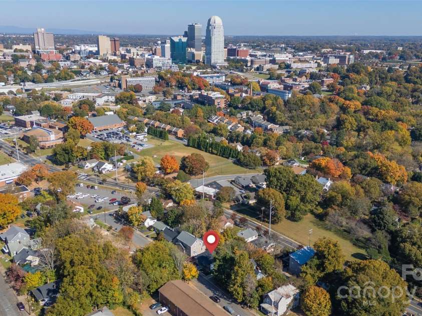 621 Mulberry Street, Winston Salem, NC 27101.  MLS# CAR4277093, YatesRealty ID 15477. 