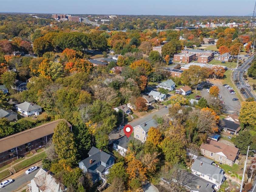 621 Mulberry Street, Winston Salem, NC 27101.  MLS# CAR4277093, YatesRealty ID 15477. 