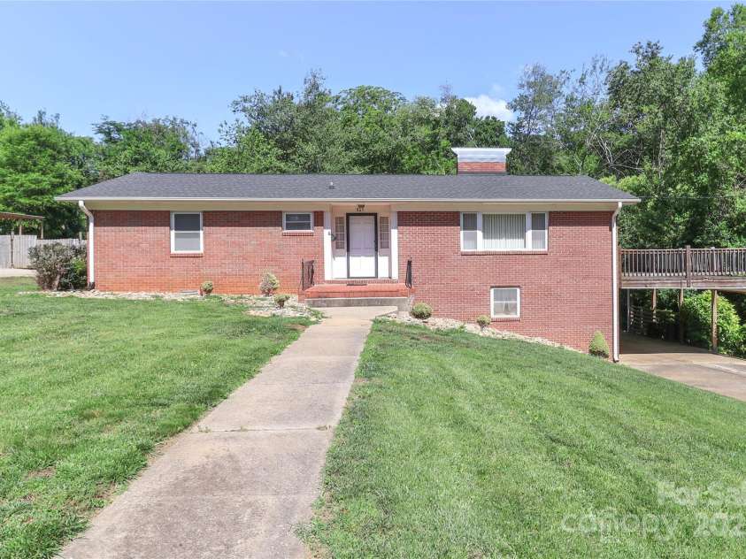 805 Waverly Place, Statesville, NC 28677.  MLS# CAR4254017, YatesRealty ID 15478. 