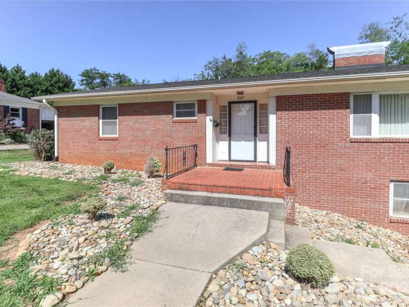805 Waverly Place, Statesville, NC 28677.  MLS# CAR4254017, YatesRealty ID 15478. 