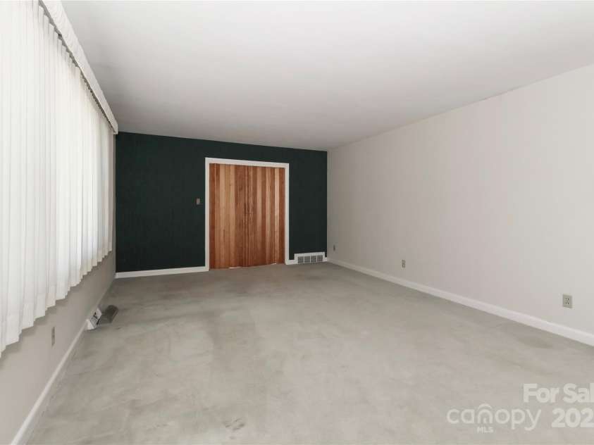 805 Waverly Place, Statesville, NC 28677.  MLS# CAR4254017, YatesRealty ID 15478. 