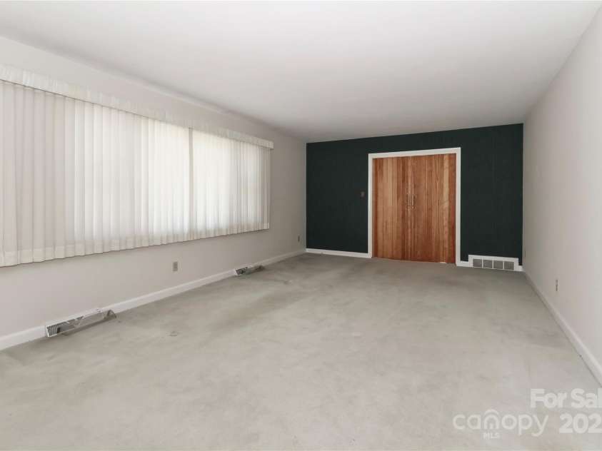 805 Waverly Place, Statesville, NC 28677.  MLS# CAR4254017, YatesRealty ID 15478. 