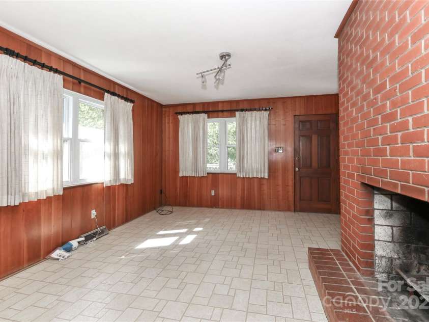 805 Waverly Place, Statesville, NC 28677.  MLS# CAR4254017, YatesRealty ID 15478. 