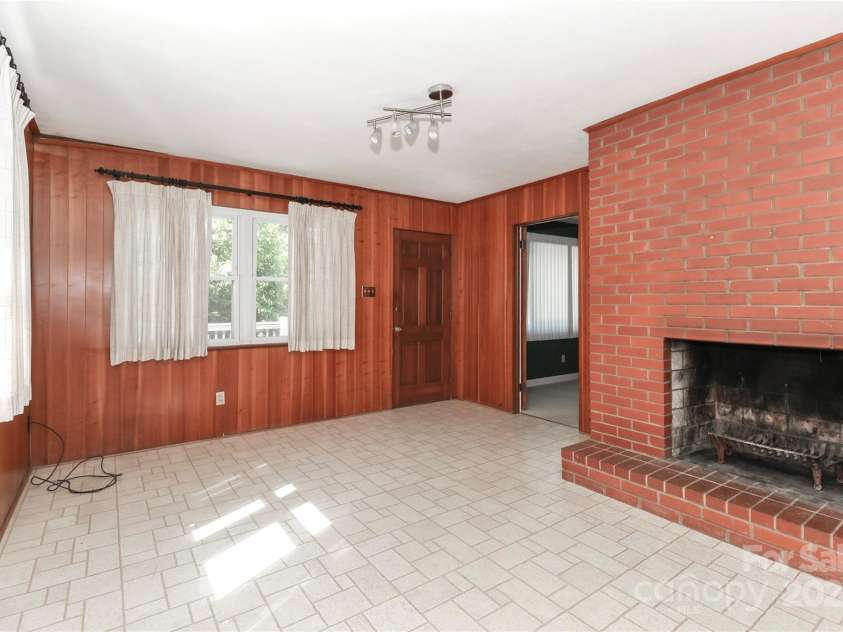 805 Waverly Place, Statesville, NC 28677.  MLS# CAR4254017, YatesRealty ID 15478. 