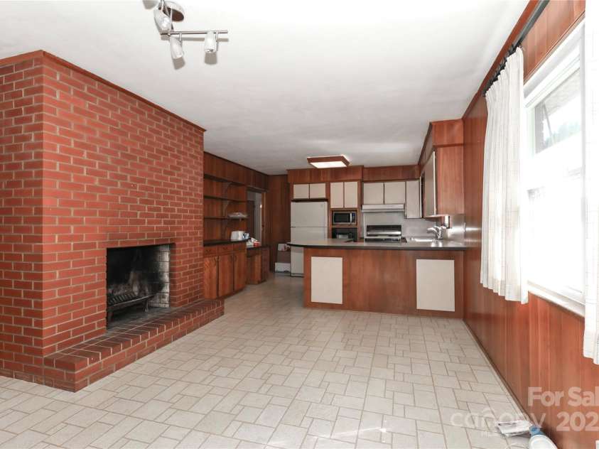 805 Waverly Place, Statesville, NC 28677.  MLS# CAR4254017, YatesRealty ID 15478. 