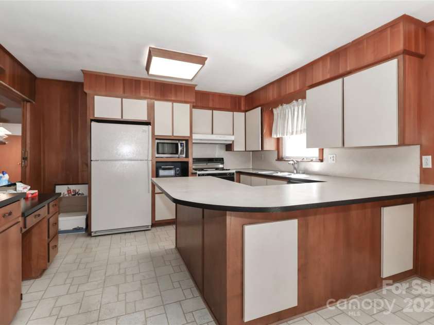 805 Waverly Place, Statesville, NC 28677.  MLS# CAR4254017, YatesRealty ID 15478. 