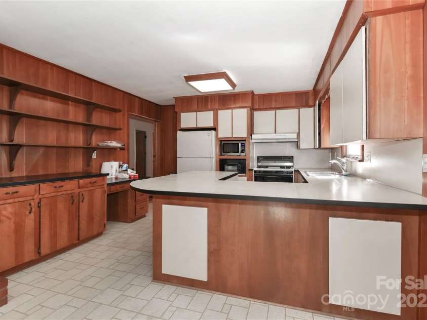 805 Waverly Place, Statesville, NC 28677.  MLS# CAR4254017, YatesRealty ID 15478. 