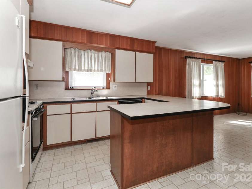 805 Waverly Place, Statesville, NC 28677.  MLS# CAR4254017, YatesRealty ID 15478. 