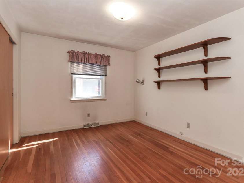 805 Waverly Place, Statesville, NC 28677.  MLS# CAR4254017, YatesRealty ID 15478. 