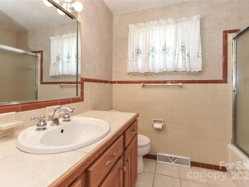 805 Waverly Place, Statesville, NC 28677.  MLS# CAR4254017, YatesRealty ID 15478. 