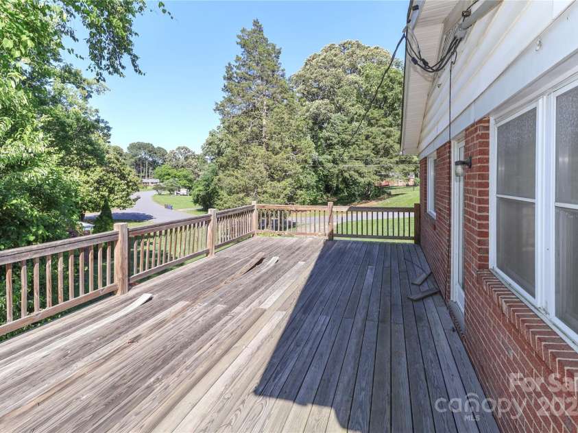 805 Waverly Place, Statesville, NC 28677.  MLS# CAR4254017, YatesRealty ID 15478. 