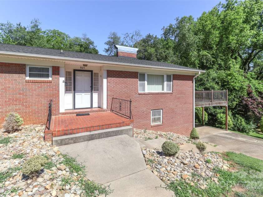 805 Waverly Place, Statesville, NC 28677.  MLS# CAR4254017, YatesRealty ID 15478. 